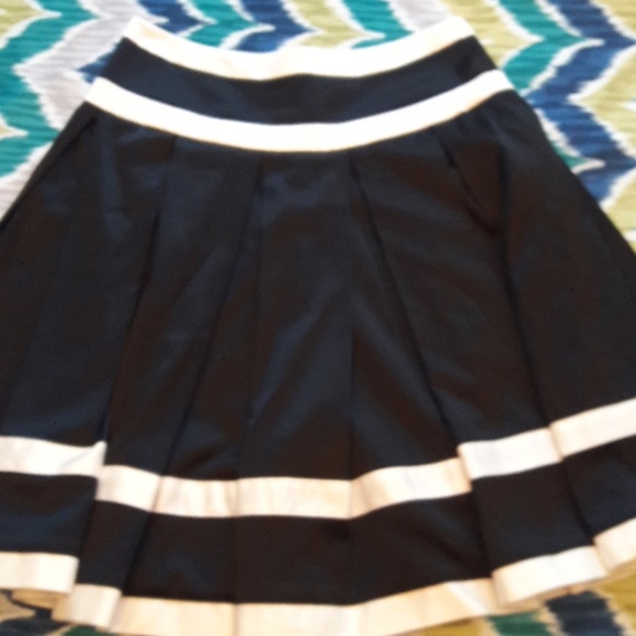 Forever 21 Dresses & Skirts - Black and white pleated skirt size snall
